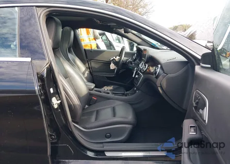 2014 Mercedes-Benz Cla 250 4Matic z USA, uszkodzony, nr VIN WDDSJ4GB3EN079801